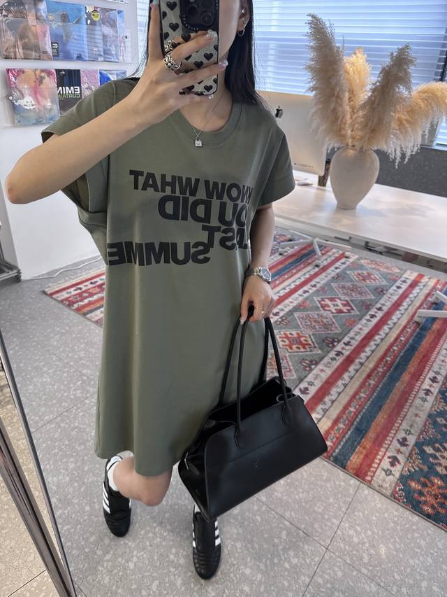 上新 Ych 设计师品牌新品字母印花飞袖两色宽松T恤连衣裙。码数Sml