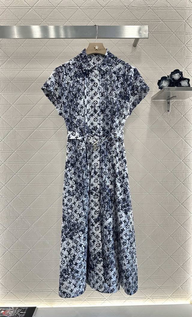 Louis Vuitto* 2025新品上架 印花腰带连衣裙 定制Yb进口斜纹稠材质 质感舒适细腻 垂顺十足 开襟短袖长款连衣裙版型 裁剪利落修身 腰身立裁起到
