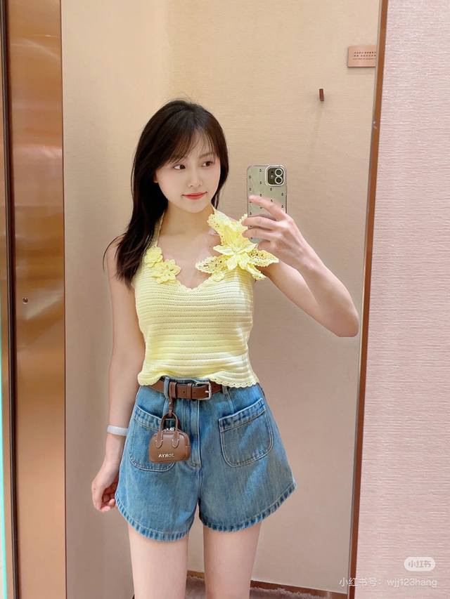 Jory*挂脖针织小背心 精致花朵点缀，纯欲又甜美 露背设计小秀性感 海边拍照超出片 黄 白Sml