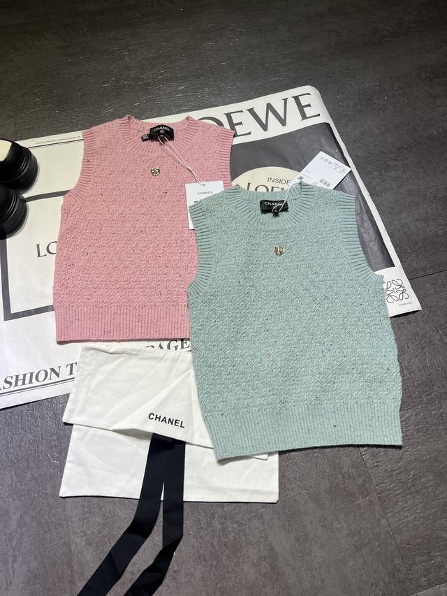 Pp Chanel80A高级手工坊系列马甲背心，重工Yb定制彩色纱线定制五金Logo小叶子装饰 复刻1:1，简约清爽时髦不挑人，单穿叠穿搭配都很好看 两色Sml
