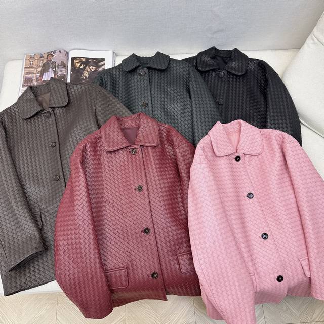 独家首发 Bv 25Ss 春夏最新款编织工艺复古摩登时髦精必备皮衣廓形夹克长外套进口百分百小羊皮编织工艺 皮质肉感油润柔软又细腻 复古美式学院风经典H廓形设计超