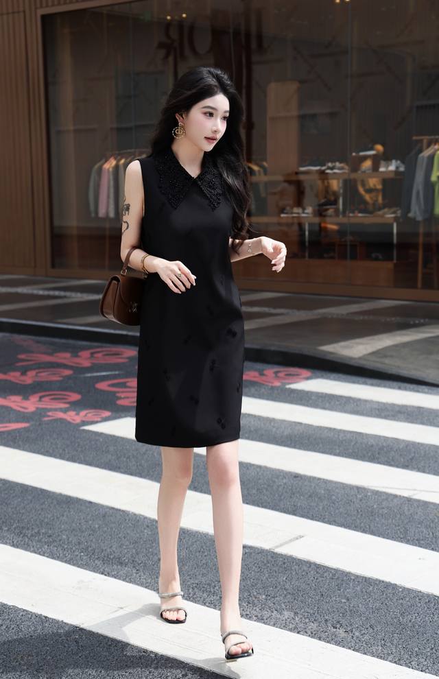 连衣裙 实拍经典简约名媛气质连衣裙 时尚舒适不挑人，上身美美美~大爆款， Sml X L 面料：斜纹棉 M码胸围92肩宽35腰围92裙长87 每个码胸围平铺腰围