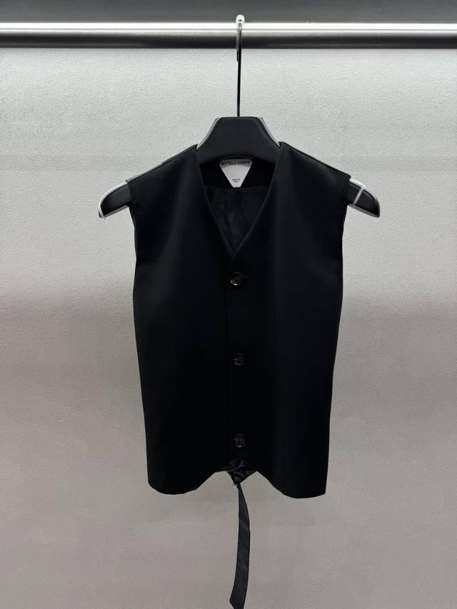 2680 Spring And Summer ！Bv 小恐龙拼接V领马甲， 含羊毛成分，诠释现代摩登设计， 自由独立女性形象！ 三码！