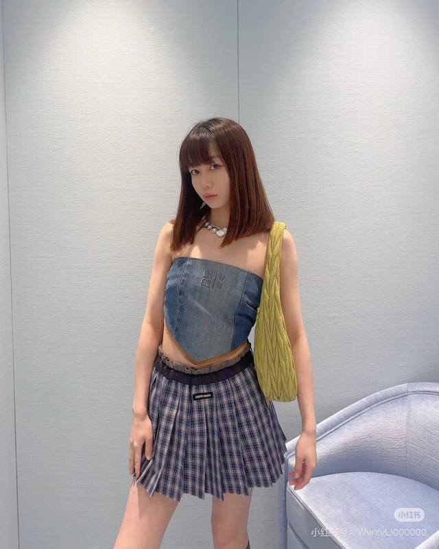 Miumi* 25Ss春夏新款 知识分子经典格纹百褶短裙。原版开发！高版出品！定制色织面料 饰有品牌标识贴饰 网纱拼接松紧腰头 穿搭建议露出腰头 百褶廓形下摆