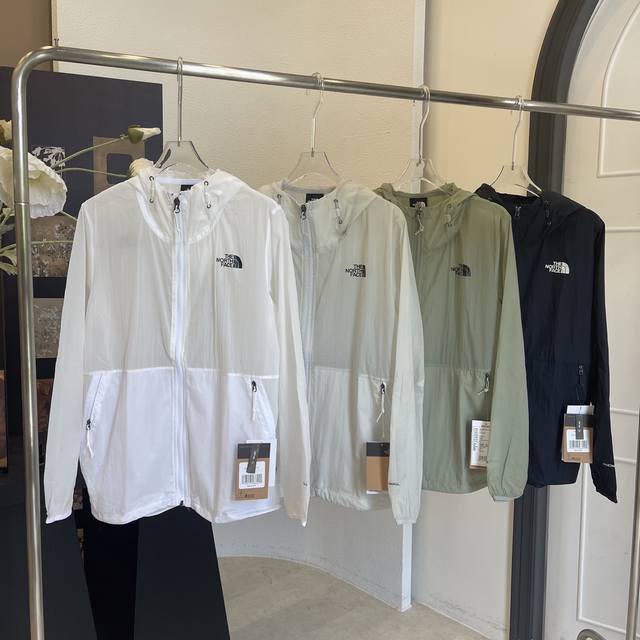 货号055012 新品 暴躁来袭！全新科技面料！ Tnf 北面男子Upf防晒衣 户外皮肤衣，采用客供科技面料，可以大幅度降低风雨天气带来的影响，活动方便且透气，