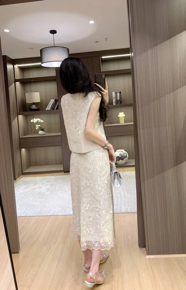 套装 新款，设计感高端蕾丝拼接减龄时尚优雅套装Smlxl