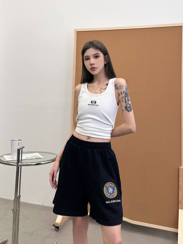 巴黎 ｜ 新款短裤，成衣炒色工艺加最新刺绣章仔标，男女同款，尺码Sml