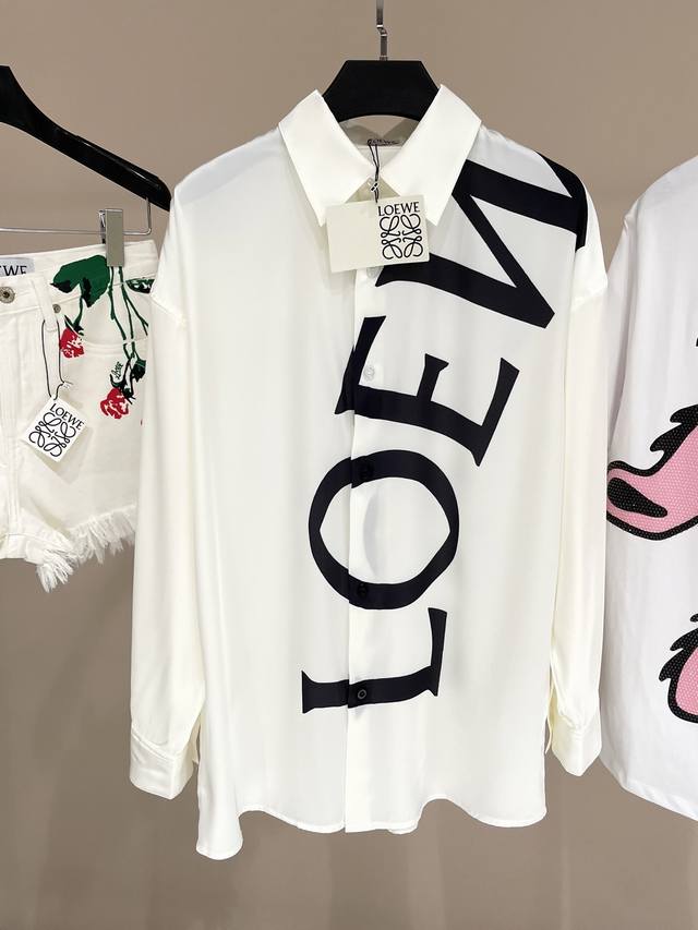 上新！ Loew* 25Ss春夏新款 Logo印花宽松长袖衬衫丨独家高版出品！清凉丝滑雾面质感，爽滑飘逸，轻薄不闷，宽松版型搭配经典Logo元素时髦又慵懒~上身
