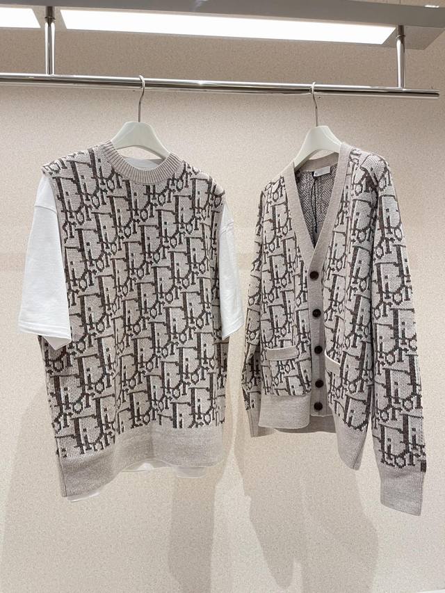 原单品质Aw Dio*秋冬新品！Oblique老花Logo开衫外套！男女同款宽松版型时髦又帅气！气质V领减龄学院风 字母提花经典宽松版型！ 扣子不是市面通用的树