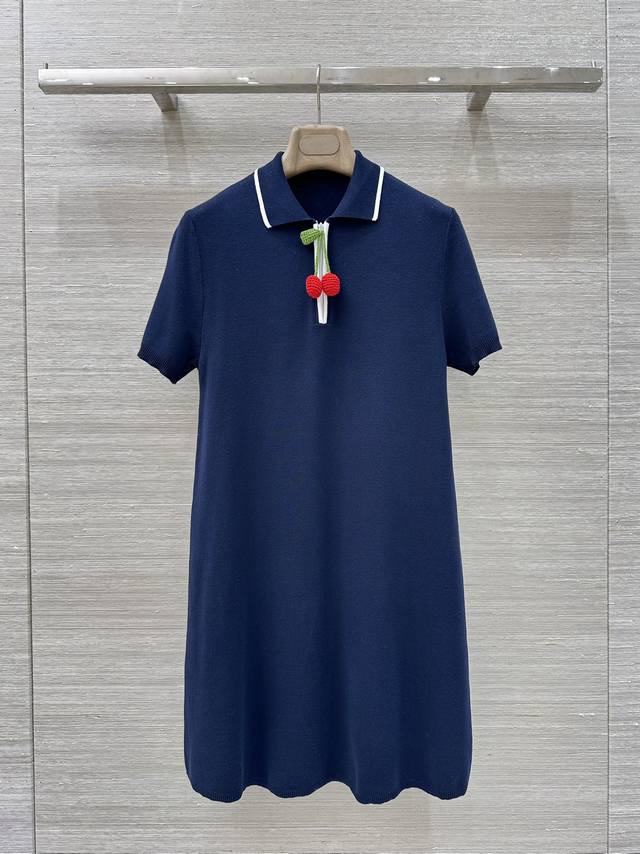 独家首发高端原单品质 Val* 25春夏新品，名媛风叠搭高级单品，情人节限定手钩樱桃针织短袖Polo连衣裙！开模手钩樱桃缀饰低调奢华，经典版型气质减龄少女风 百