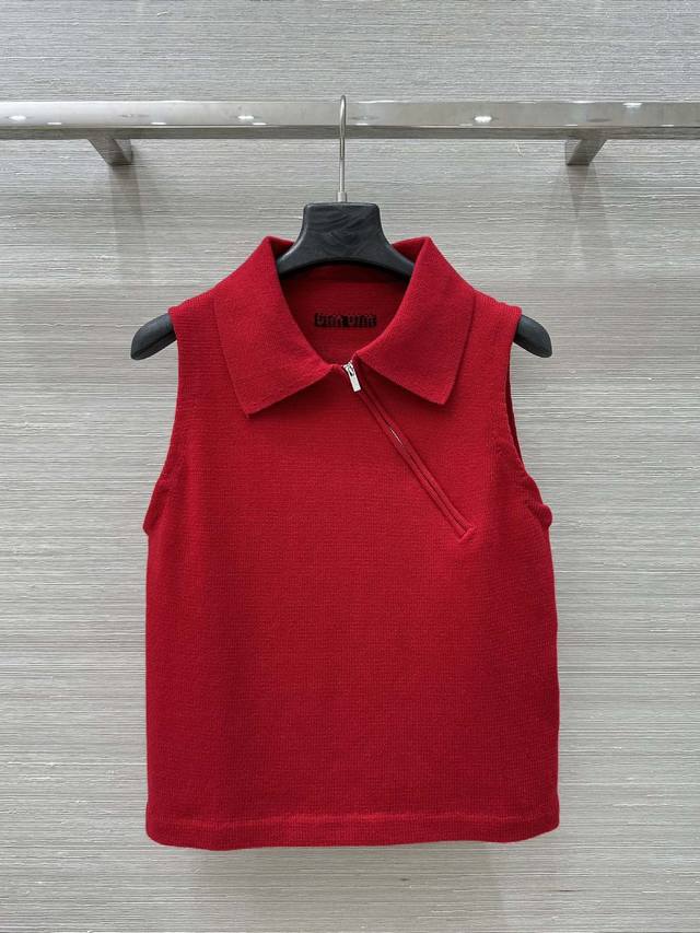 独家首发原单品质Miu系少女穿搭，时髦尖子生减龄针织织Polo背心！超级叠搭神器！不规则侧拉链设计，定制纯羊绒纱线！气质少女风减龄甜美气息，不挑人版型上身巨显瘦