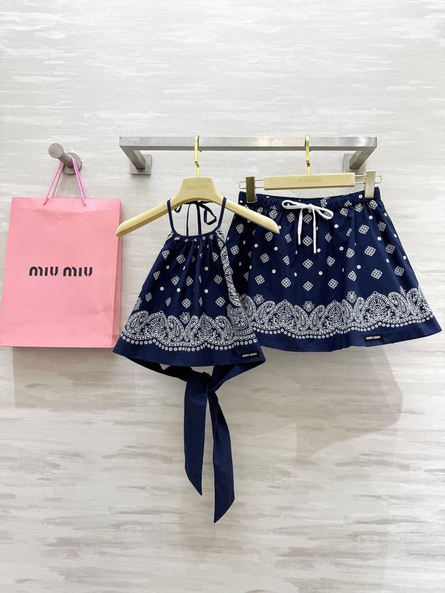 Miumi2波西米亚 新款复古印花系列 一套搭配 度假真的太适合了 拍照巨出片 妥妥的时髦和减龄 活力满满 复古有范 也可以分开搭配穿 高品质定制 现货首发Si