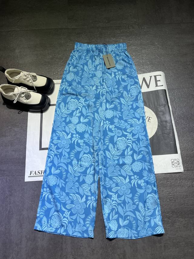 Pp Balenciag**巴黎世家 ，25新款女士高腰宽松印花长裤，超级喜欢的一个款，颜色搭配简直啦，进店100%成交款，谁拿谁补单，现货Sml