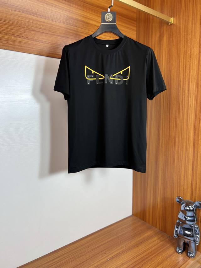Fendi 芬迪 2025年春夏新品上新 三标齐全 丝光棉圆领短袖T恤 好货不用过多介绍 看细节 专柜码数：M-6Xl 175 140建议Xl 修身版型