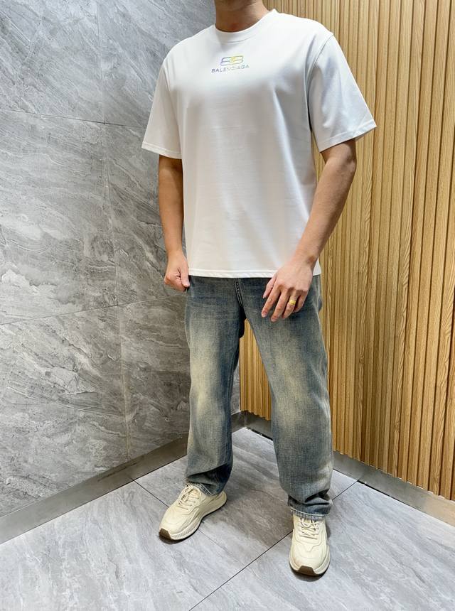 Balenciaga 巴黎世家 2025春夏新品 三标齐全 圆领纯棉短袖T恤 好货不用过多介绍 看细节 专柜码数：M-Xxxl 175 140建议L ，