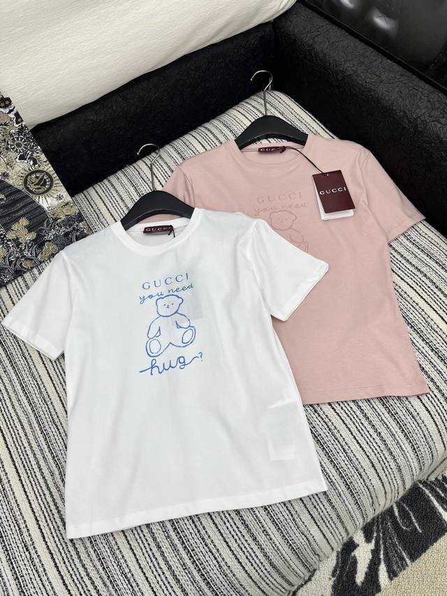 爆款现货 原单品质 Gucc*｜25限定系列新品印花短袖T恤 精致版型上身巨显瘦！ 定制最新印花 低调奢华！ 时髦精必备单品解锁所有穿搭！ 认准我家品质！经典单