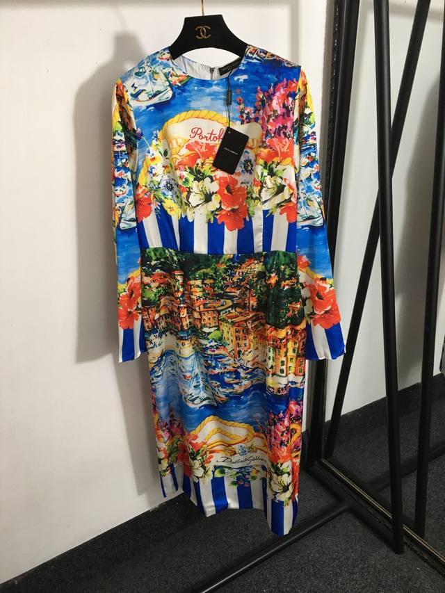 款号 5842 Dg*新款 海边度假别墅条纹花朵印花包臀开叉长袖连衣裙，蓝色，S-Xl， L码；肩宽36，胸围96，腰围78，袖长64，总长118