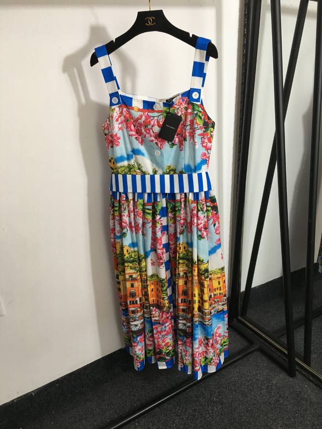 款号 5837 Dg*新款 别墅花朵印花海军蓝白条纹收腰吊带连衣裙，蓝色，S-Xl， L码；胸围96，腰围82，总长122