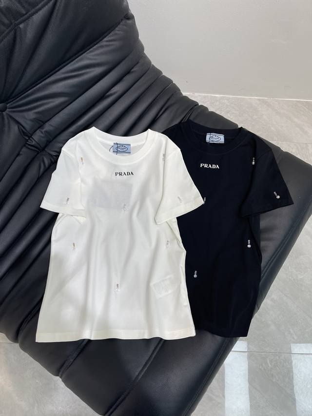 Prada*25春夏新款重工满钻短袖T恤，进口纯棉面料，经典版型百搭不挑人，上身非常漂亮！Sml Aa