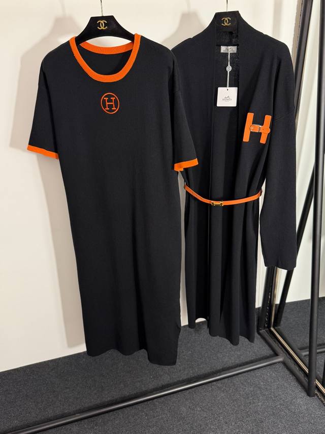 款号20253876 Herme*新款针织套装，H皮扣腰带收腰长款长袖针织开衫+针织短袖连衣裙，白色，红色，卡其色，咖色，桔红色，黑色， 均码；肩宽56，胸围1