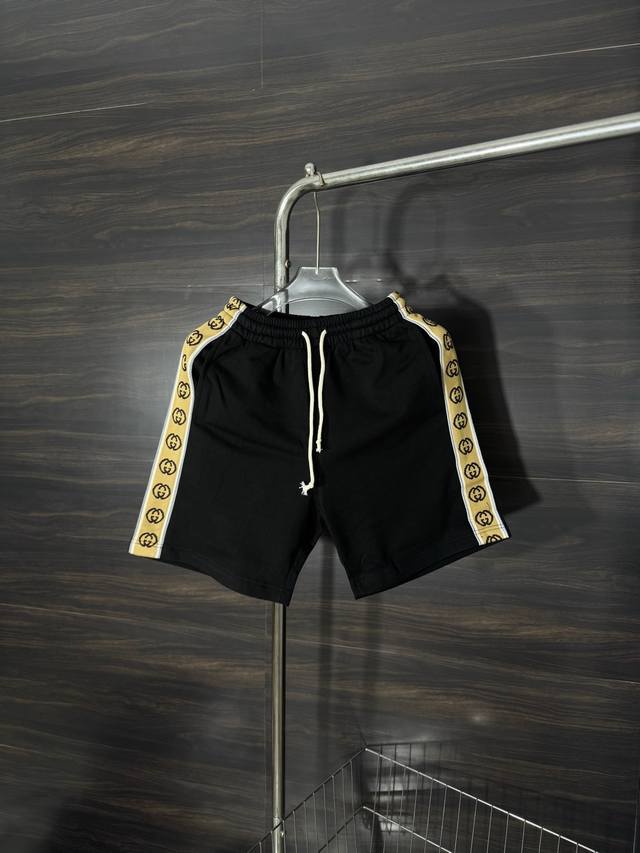 款号：He265 Gucci-古驰侧边双G互扣织带抽绳短裤 面料采用320克手感棉复合料子，手感舒适柔软，上身舒适透气，腰部采用束腰松紧带，不紧绷，不变形，侧边