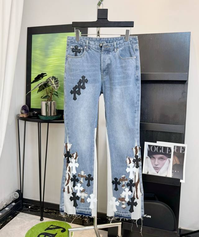 款号：D237 Gallery大破坏重工破损破洞高街牛仔裤 散发着不羁的个性和独特的魅力。每一处磨损和破洞都是精心设计，呈现出一种独特的艺术感。选用进口牛仔面料