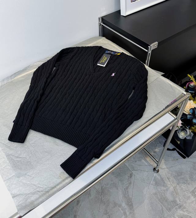 款号：L04 黑色 Ralph Lauren 拉夫劳伦Rl胸前经典战马Logo刺绣绞花纹麻花纽绳V领针织毛衣 男女同款 9色 颜色：米色 藏青 黑色 小鸡黄 天