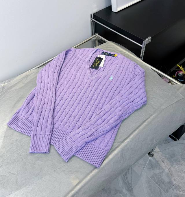 款号：L04 紫 Ralph Lauren 拉夫劳伦Rl胸前经典战马Logo刺绣绞花纹麻花纽绳V领针织毛衣 男女同款 9色 颜色：米色 藏青 黑色 小鸡黄 天蓝