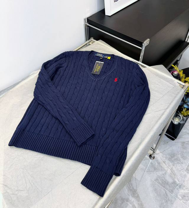 款号：L04 藏青 Ralph Lauren 拉夫劳伦Rl胸前经典战马Logo刺绣绞花纹麻花纽绳V领针织毛衣 男女同款 9色 颜色：米色 藏青 黑色 小鸡黄 天