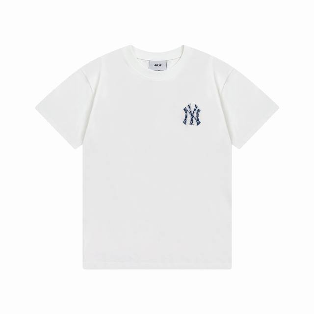 915款 #爆单预警！Mlb经典款T恤来啦～ 黑白两色永不出错，胸前小标+后背大Logo设计，Ny字母刺绣超精致，密密麻麻的字母细节拉满，高级感直接拿捏！ 纯棉