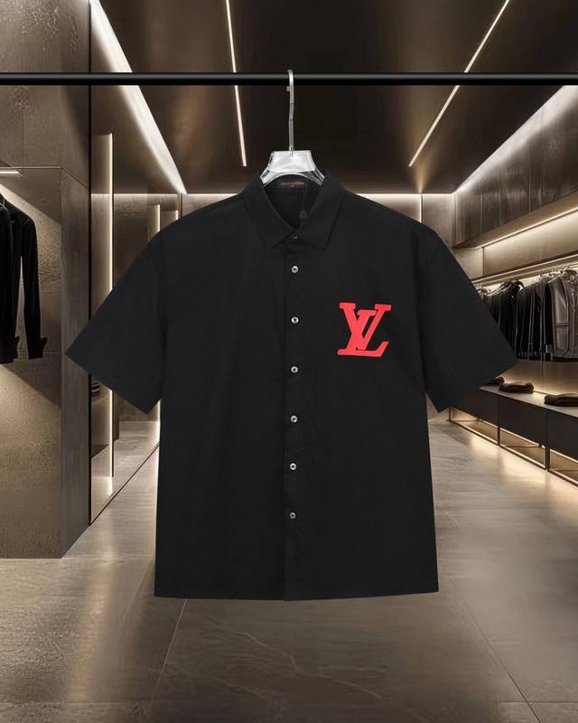 Lv 路易威登 爆款来袭 裂纹压印老花Logo短袖衬衫 2025Ss官网新款短袖 衬衫 衬衣，精美Logo棉质裂纹 高端版本，专柜定制面料 透气舒适度高，精工制