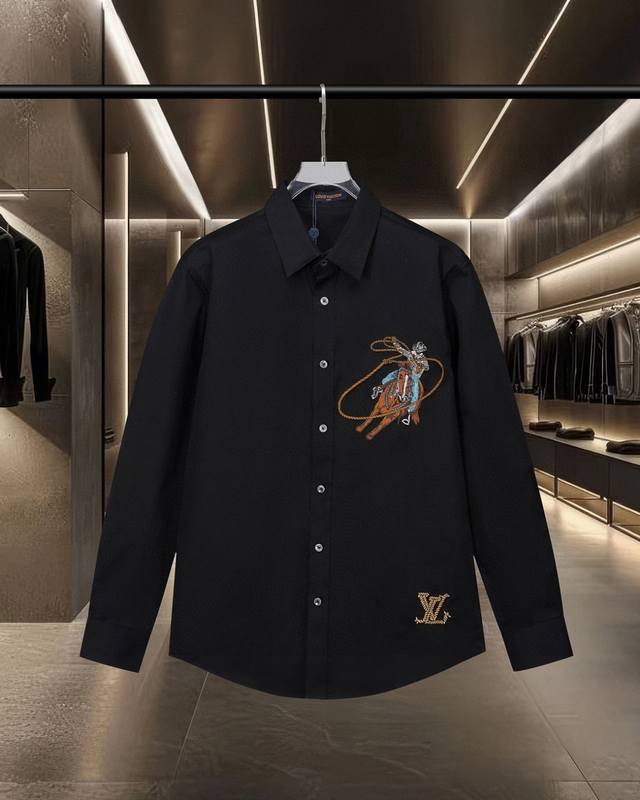Lv 路易威登 爆款来袭 走秀款限定西部牛仔马师重工刺绣长袖衬衫 2025Ss官网新款长袖 衬衫 衬衣，精美绣花Logo 高端版本，专柜定制面料 透气舒适度高，