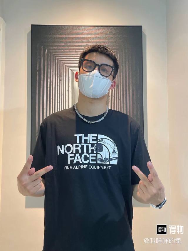 240#The North Face北面高品质短袖，260克双纱面料，现货可报，宽松版型，最大穿到220斤都行，码数Mlxlxxl，颜色：黑色，白色