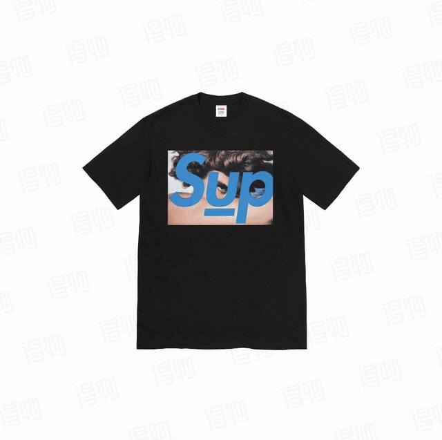 868款Supreme Ss23 春夏系列 人物Logo印花短袖T恤 男女同款 码数Smlxl 黑色白色