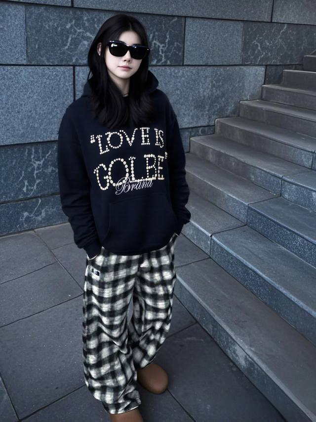 重工 Golbebrand Love Is Good珍珠标语连帽套头卫衣 男女同款 黑色 蓝色 有数据包 光复南180号自提 可代发 自家注册品牌任何平台都可以