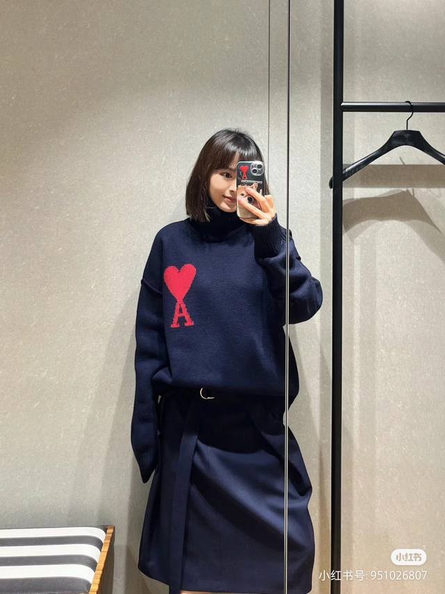 高领款 Ami Logo图案提花罗纹高领针织套头毛衣男女同款 颜色：黑色 白色 藏蓝色 灰色 码数：S M L Xl 毛料：单件M码超870G 粗针7针6条毛线