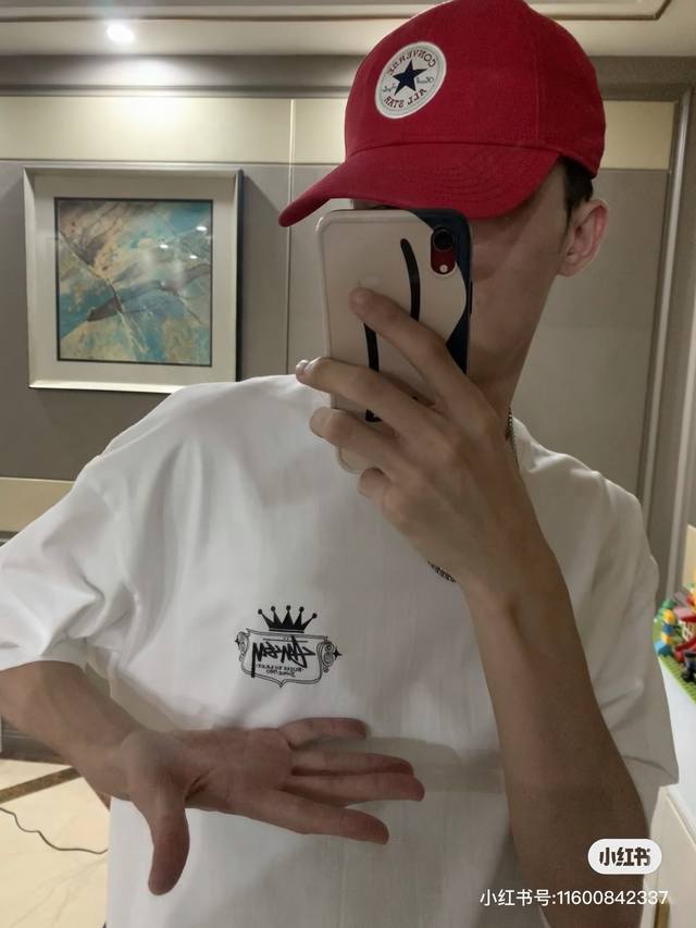 A333# 夏季系列 皇冠印花短袖T恤男女同款 230克纯棉圆筒布版型 两侧面不带缝线 正确版本与正品相同。区别市场通货。 颜色：黑色 白色 胸围