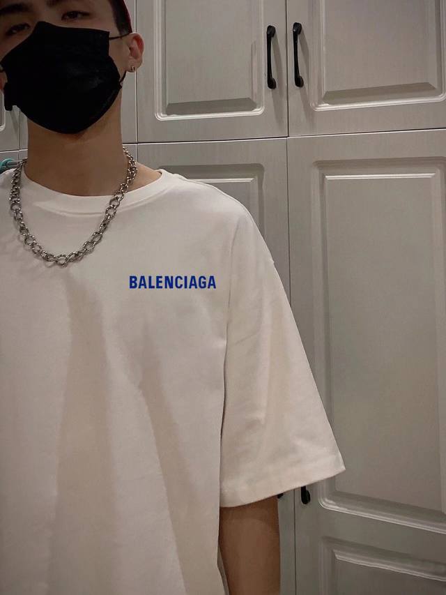 款号A263# Balenciaga巴黎世家双色大标短袖T恤 甄选新疆精梳棉面料 手感软糯细腻 上身充满质感 非常轻便舒适 轻松驾驭无压力 全衣平车走线 立体剪