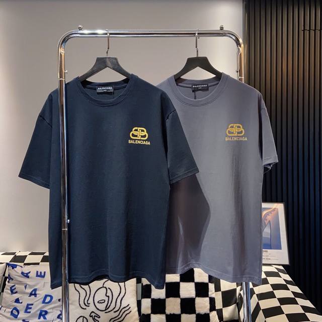 款号A223# Balenciaga 巴黎世家Logo锁扣印花字母休闲圆领短袖T恤 官方同款手感非常舒服 春夏最新砖柜同步 O时尚又个性 超级百搭好看的一款男女