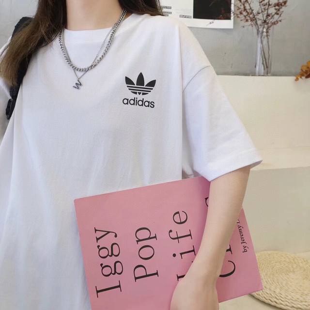 款号A221# Adidas 阿迪达斯三叶草基础小标情侣纯棉短袖 环保高品质印花 精致走线 无线头 印花领标 穿着更加方便 情侣款 男女均可搭配 颜色：白色 黑