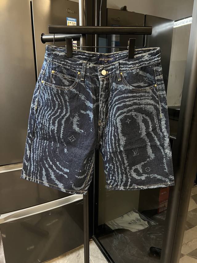 隔天 Louis Vuitton 路易 25Fw 蓝波激光暗纹牛仔短裤 蓝-另有配套上衣 原版购入，原版材质高订牛仔面料采用480G牛仔布，每一件都必须洗水，采