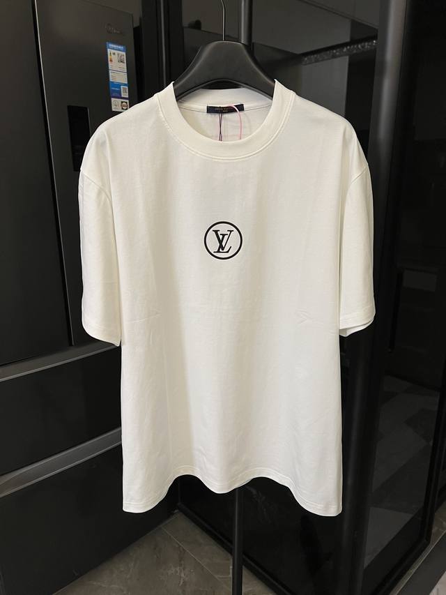 隔天 Louis Vuitton 路易威登 25Ss 胸口圆圈字母印花短袖 白 高版本 重磅克重260G纯棉双纱面料 螺纹定织定染通肩拉条工艺增加衣物清洗寿命