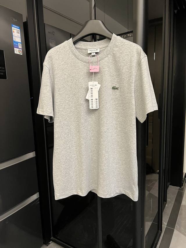 隔天 Lacost 鳄鱼 经典胸口小标刺绣棉质短袖T恤1:1 灰色 定制主标 辅料 水洗齐全 品牌精密刺绣标 甄选250克32支紧密纺双纱纯棉面料 质感厚实但是