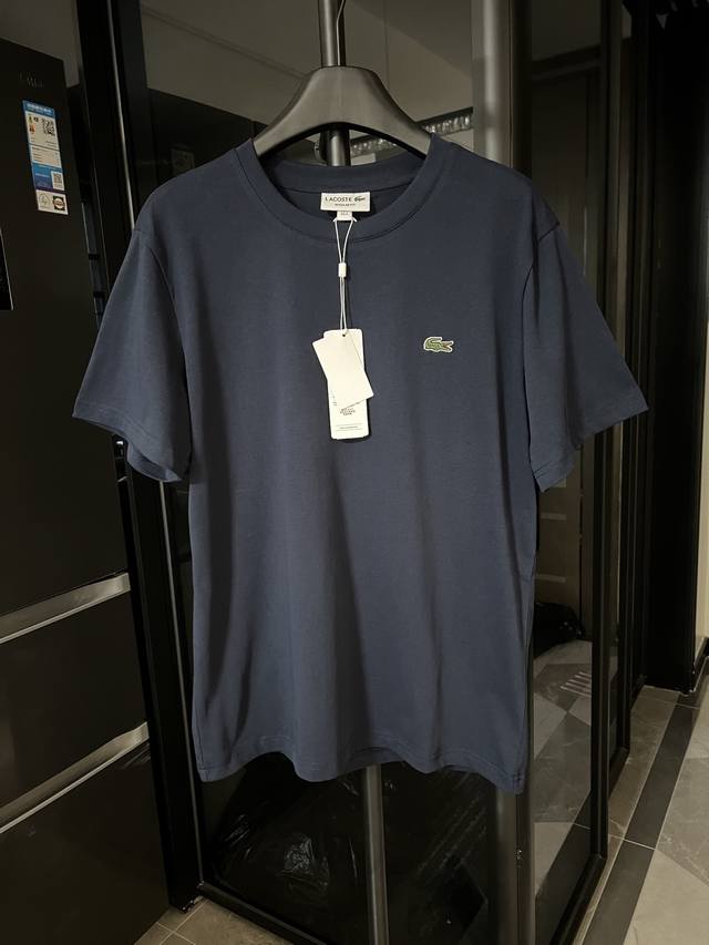 隔天 Lacost 鳄鱼 经典胸口小标刺绣棉质短袖T恤1:1 藏青 定制主标 辅料 水洗齐全 品牌精密刺绣标 甄选250克32支紧密纺双纱纯棉面料 质感厚实但是