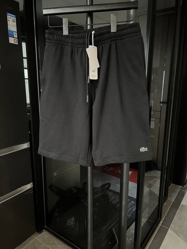 隔天 Lacoste 法国鳄鱼 1:1经典款刺绣小标短裤 黑色 贸易公司原单，出口韩国！最大码200斤无压力！ 说实话像这种短裤，出镜率是极高的，夏天就需要准备