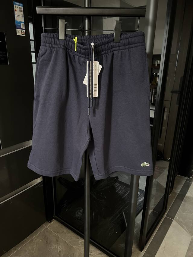 隔天 Lacoste 法国鳄鱼 1:1经典款刺绣小标短裤 藏青 贸易公司原单，出口韩国！最大码200斤无压力！ 说实话像这种短裤，出镜率是极高的，夏天就需要准备