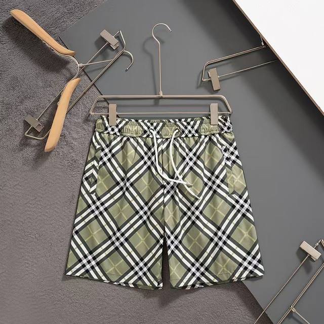 Burberry 巴宝莉 2025春夏季新款休闲高品质 速干裤梭织面料 沙滩裤，超高端品质3D数码印花工艺制作而成，原版复刻、整体提花最新字母联盟Logo图案设