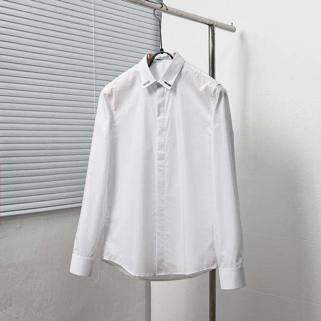 Givench* 纪梵希 领尖经典金属栓扣衬衫 码数：M-4Xl 颜色：黑 白
