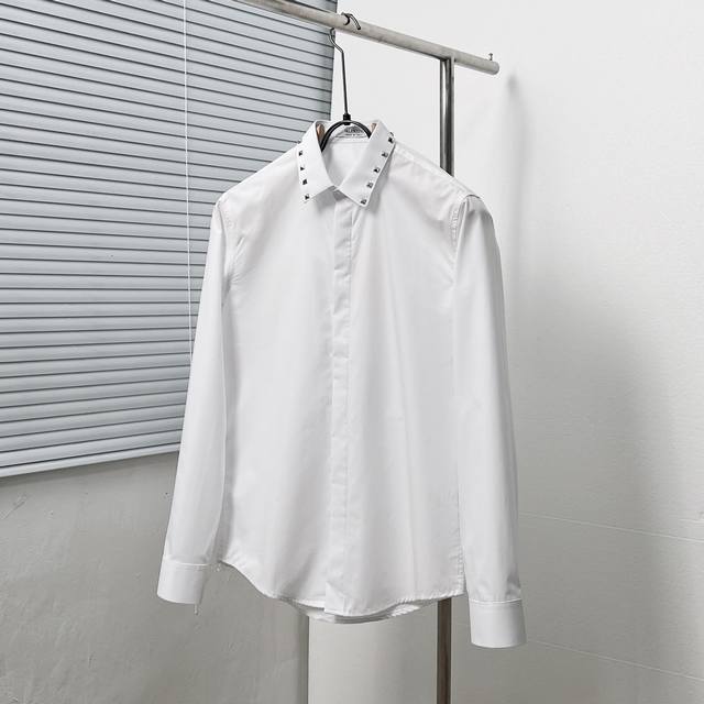 Valentin* 华伦天奴 领面重工铆钉衬衫 码数：M-3Xl 颜色：黑 白