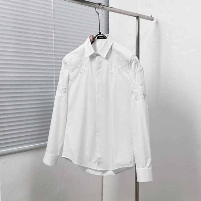 Vers* 范思哲 过肩重工巴洛克图腾刺绣衬衫 码数：M-3Xl 颜色：黑 白